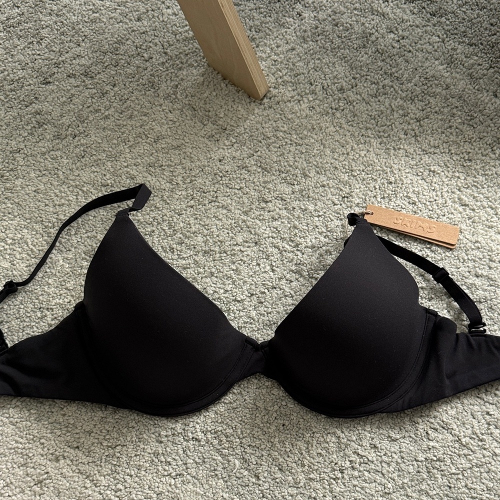 SKIMS black t shirt bra - 32DD